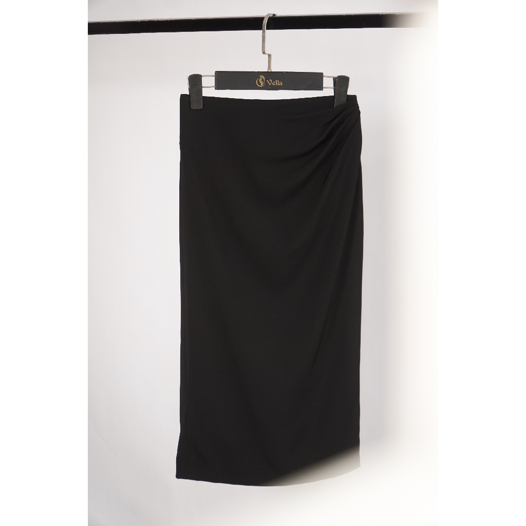 Chân váy bút chì công sở lưng cao xếp ly che bụng tôn dáng màu đen, trắng kem Vella Fashion VV25056
