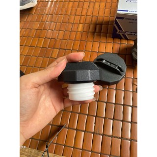 Nắp bình dầu ô tô, nắp bình xăng xe tải, xe con loại xoáy không khóa (1 chiếc)