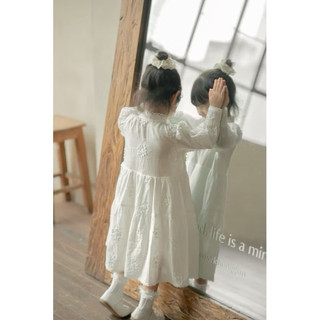 Váy lilyhami hoa nổi trắng (có lớp lót)