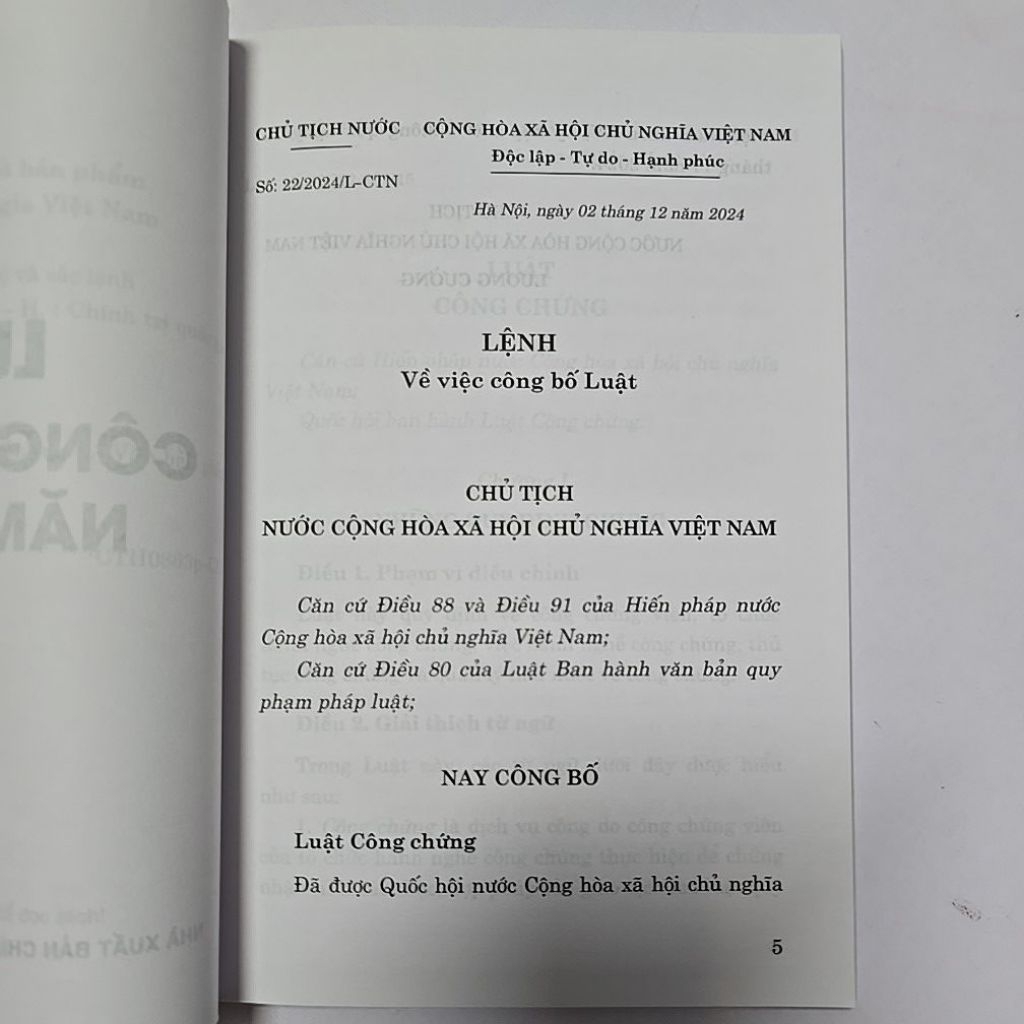 Sách LV2 - Luật công chứng năm 2024 (NXB Chính trị quốc gia Sự thật)