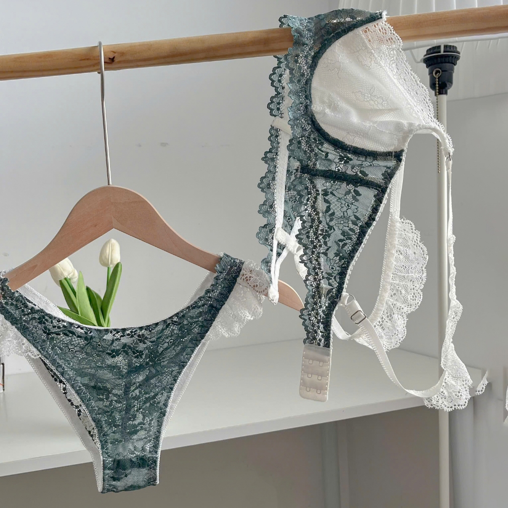 Bộ đồ lót ren nữ áo ngực có gọng không mút có lót lưới quần lót cách diệu nhẹ nhàng màu xanh mix trắng trẻ trung Eriscos