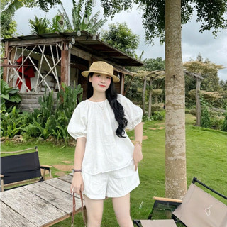 Set áo cổ viền đính cúc sau lưng kèm quần sooc cạp chun, set bộ vàng LAVIAN S40