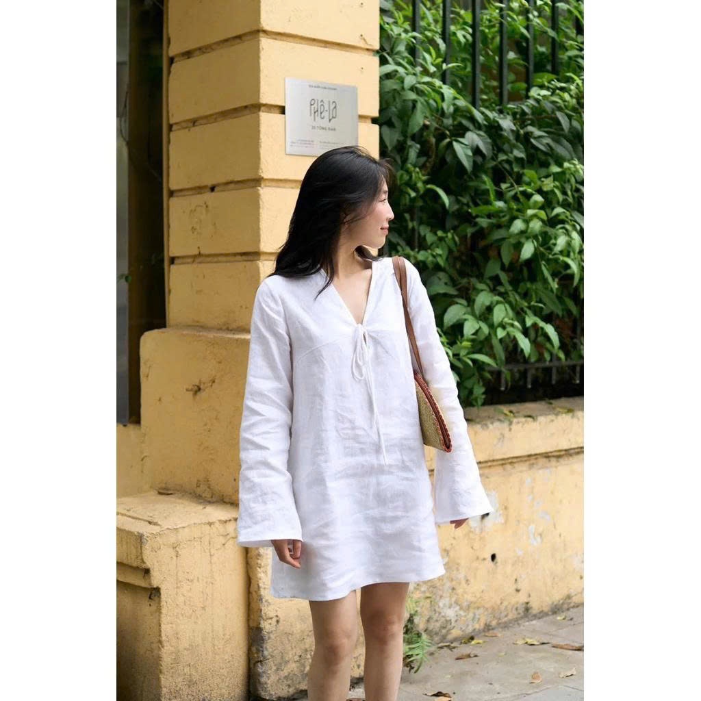 𝗟𝗮 𝗗𝗿𝗲𝘀s-  Đầm Linen xuông tay loe thắt nơ
