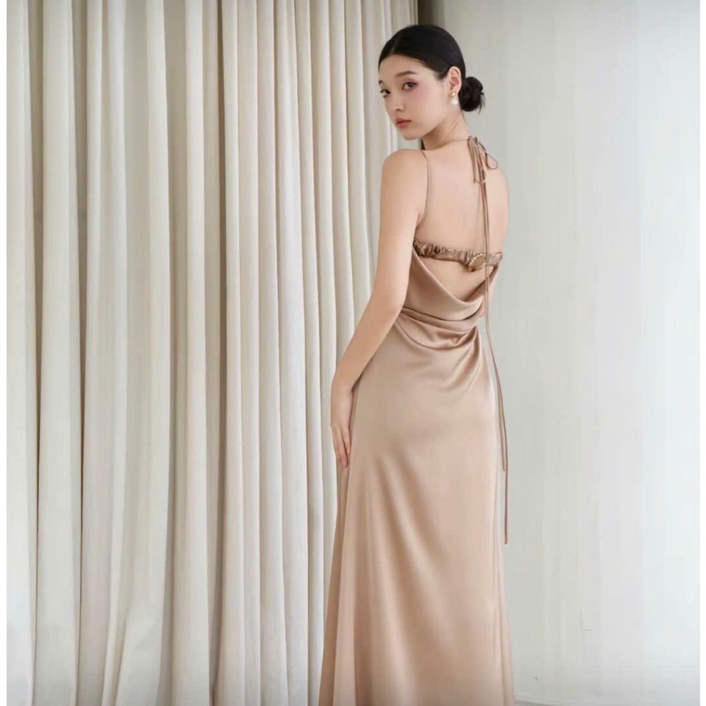 Đầm Lụa Hàn Hai Dây Đổ Sau Lưng – Nữ Tính, Quyến Rũ, Sang Trọng