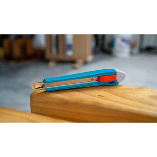 Dao rọc giấy Total THT5110916 150mm có sẵn lưỡi dao làm từ chất liệu thép không gỉ, bh hành 6 tháng