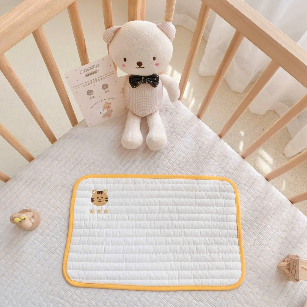Lót đầu cho bé Monona vải cotton mềm mát, thấm hút tốt thiết kế họa tiết thêu xinh xắn
