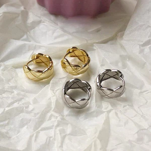 Bông tai chữ x khí chất sang trọng thanh lịch
