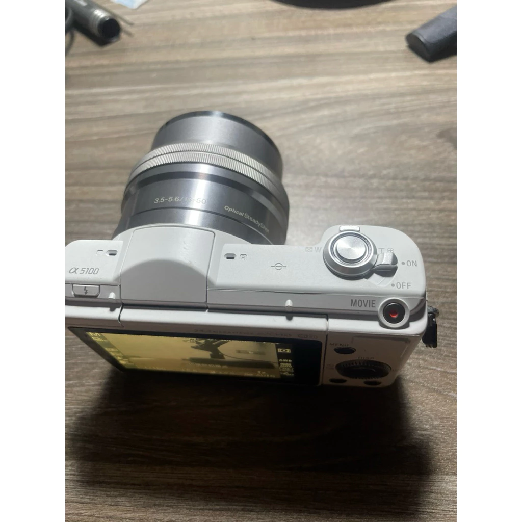 Sony A5100 + lens kit đen và trắng like new
