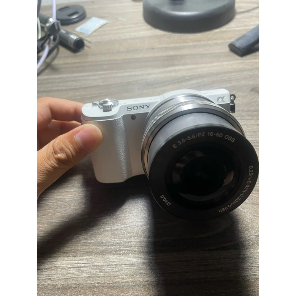 Sony A5100 + lens kit đen và trắng like new