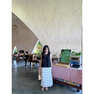 Chân váy tơ thêu hoa dáng dài Ma Vie