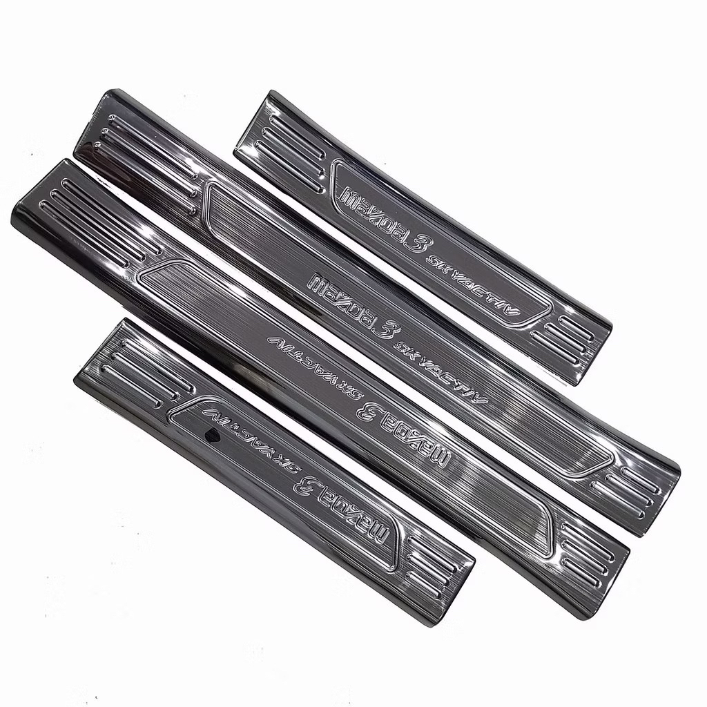 Ốp bậc cửa, nẹp bước chân xe Mazda 3 2020-2024 vân Titan hàng cao cấp