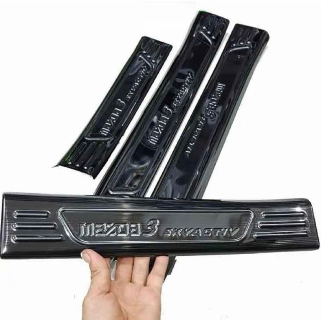 Ốp bậc cửa, nẹp bước chân xe Mazda 3 2020-2024 vân Titan hàng cao cấp