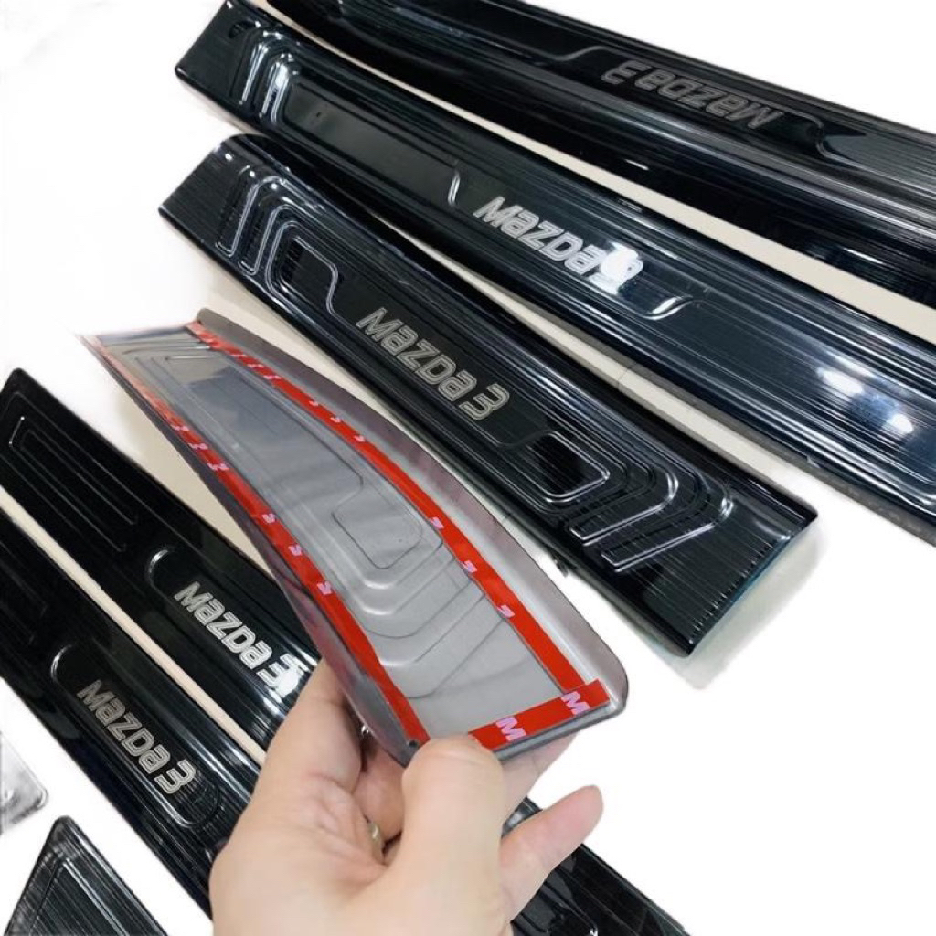 Ốp bậc cửa, nẹp bước chân xe Mazda 3 2020-2024 vân Titan hàng cao cấp
