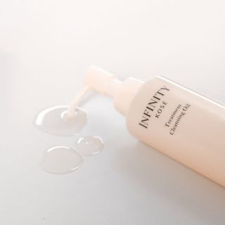 Dầu Tẩy Trang Dưỡng Ẩm Làm Sạch Sâu Không Gây Khô Da, Phù Hợp Cho Cả Mi Nối Infinity Kosé Nhật Bản 150ml