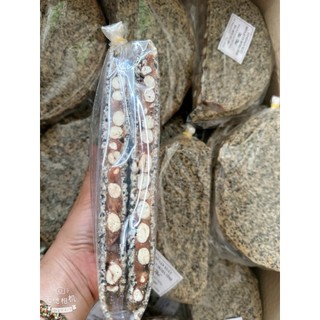 Kẹo cu đơ mè đen loại đặc biệt (2 miếng to 220g), ở ngoài giòn rụm ở trong dẻo thơm ngon
