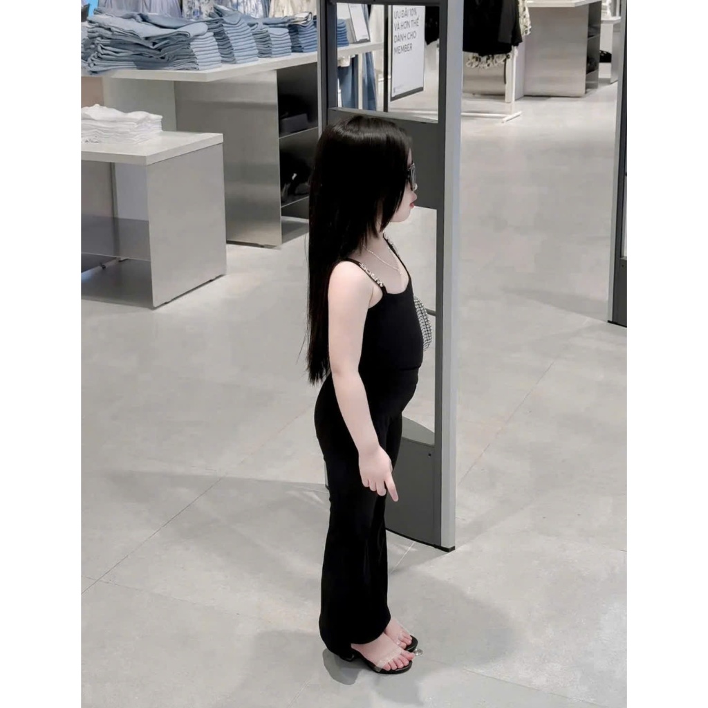 ÁO 2 DÂY ĐEN QUẦN LOE ĐÍNH CHAM CHO BÉ GÁI