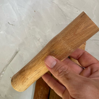 🔥 Tay cầm gỗ – Phụ kiện cho chảo thép, chảo gang truyền thống