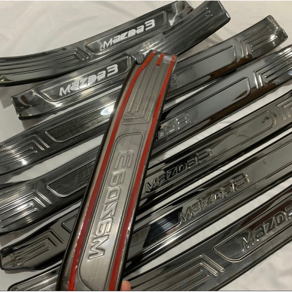 Ốp bậc cửa, nẹp bước chân xe Mazda 3 2015-2019 vân Titan hàng cao cấp