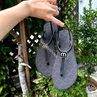 [GIÀYGIÀY SANDAL QUAI HẬU NỮ QUAI MỎNG CÁ TÍNH CHẤT LIỆU CAO SU ÊM ÁI GẮN CHARM CHỮ M BASIC ĐƠN GIAN
