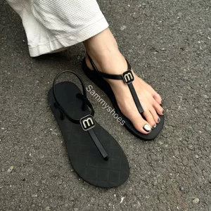 [GIÀYGIÀY SANDAL QUAI HẬU NỮ QUAI MỎNG CÁ TÍNH CHẤT LIỆU CAO SU ÊM ÁI GẮN CHARM CHỮ M BASIC ĐƠN GIAN