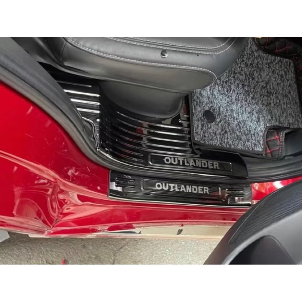 Ốp bậc cửa, nẹp bước chân xe Mitsubishi Outlander 2016-2024 vân Titan hàng cao cấp