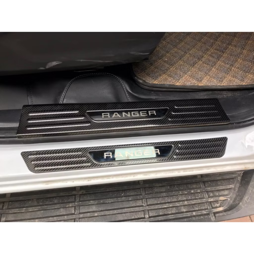 Ôp bậc cửa, nẹp bước chân xe Ford Ranger 2016-2022 vân Carbon hàng cao cấp