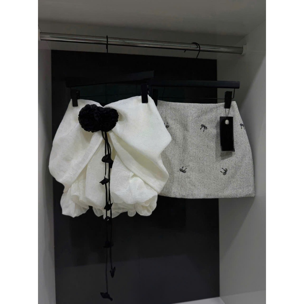 Set nữ trễ vai from babydoll đính hai hoa ngực dây dài phối chân váy chữ A hai lớp