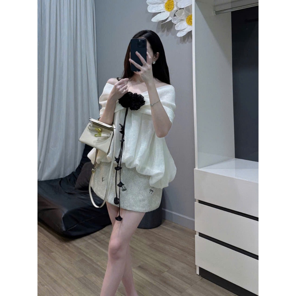 Set nữ trễ vai from babydoll đính hai hoa ngực dây dài phối chân váy chữ A hai lớp