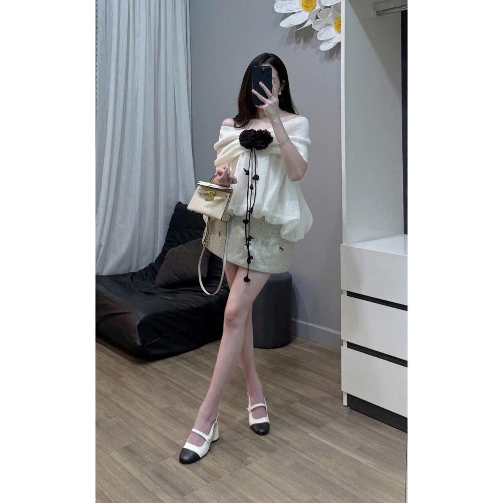 Set nữ trễ vai from babydoll đính hai hoa ngực dây dài phối chân váy chữ A hai lớp