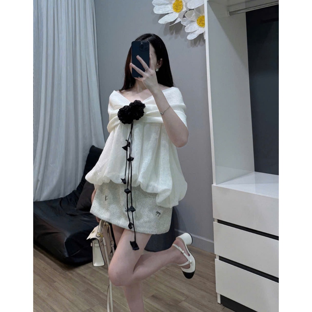 Set nữ trễ vai from babydoll đính hai hoa ngực dây dài phối chân váy chữ A hai lớp
