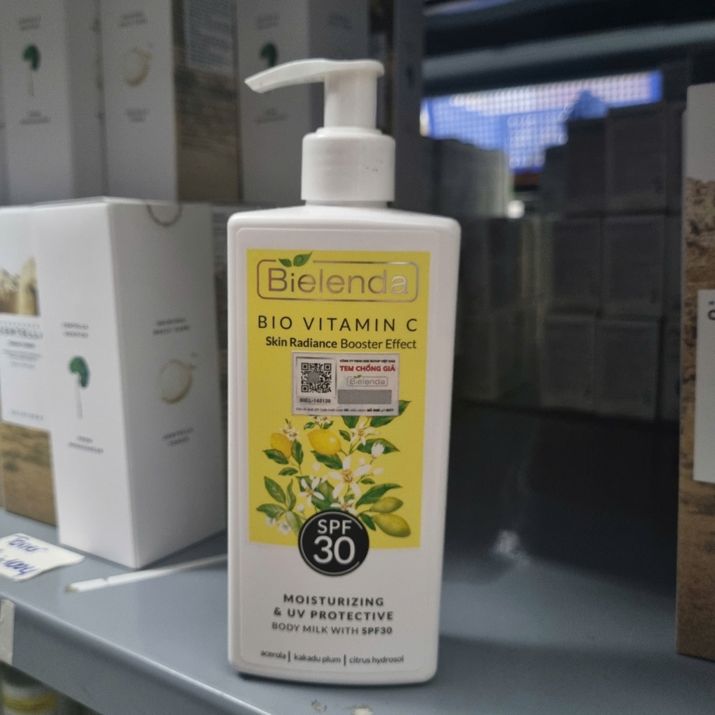 Dưỡng thể trắng da Body Lotion Bielenda Bio Vitamin C dưỡng ẩm, làm sáng mịn da - 250ml/400ml