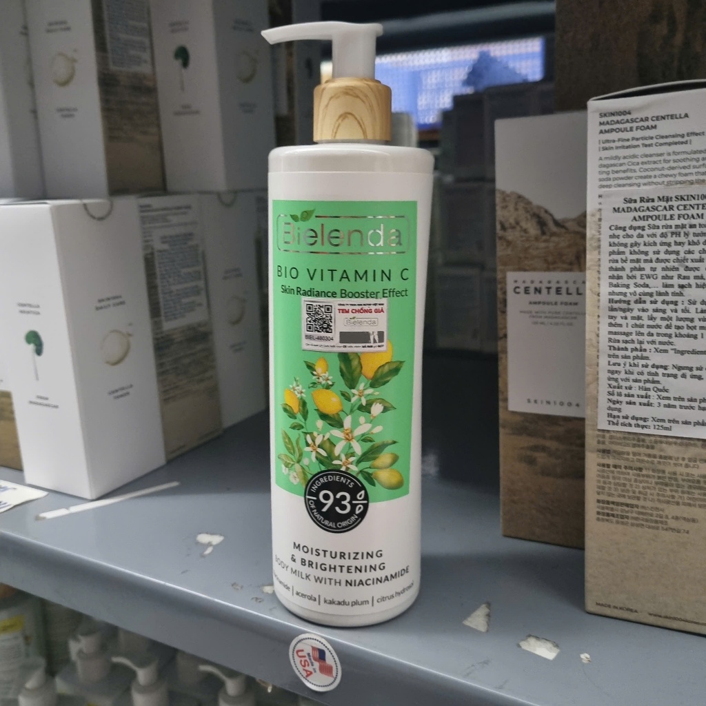 Dưỡng thể trắng da Body Lotion Bielenda Bio Vitamin C dưỡng ẩm, làm sáng mịn da - 250ml/400ml