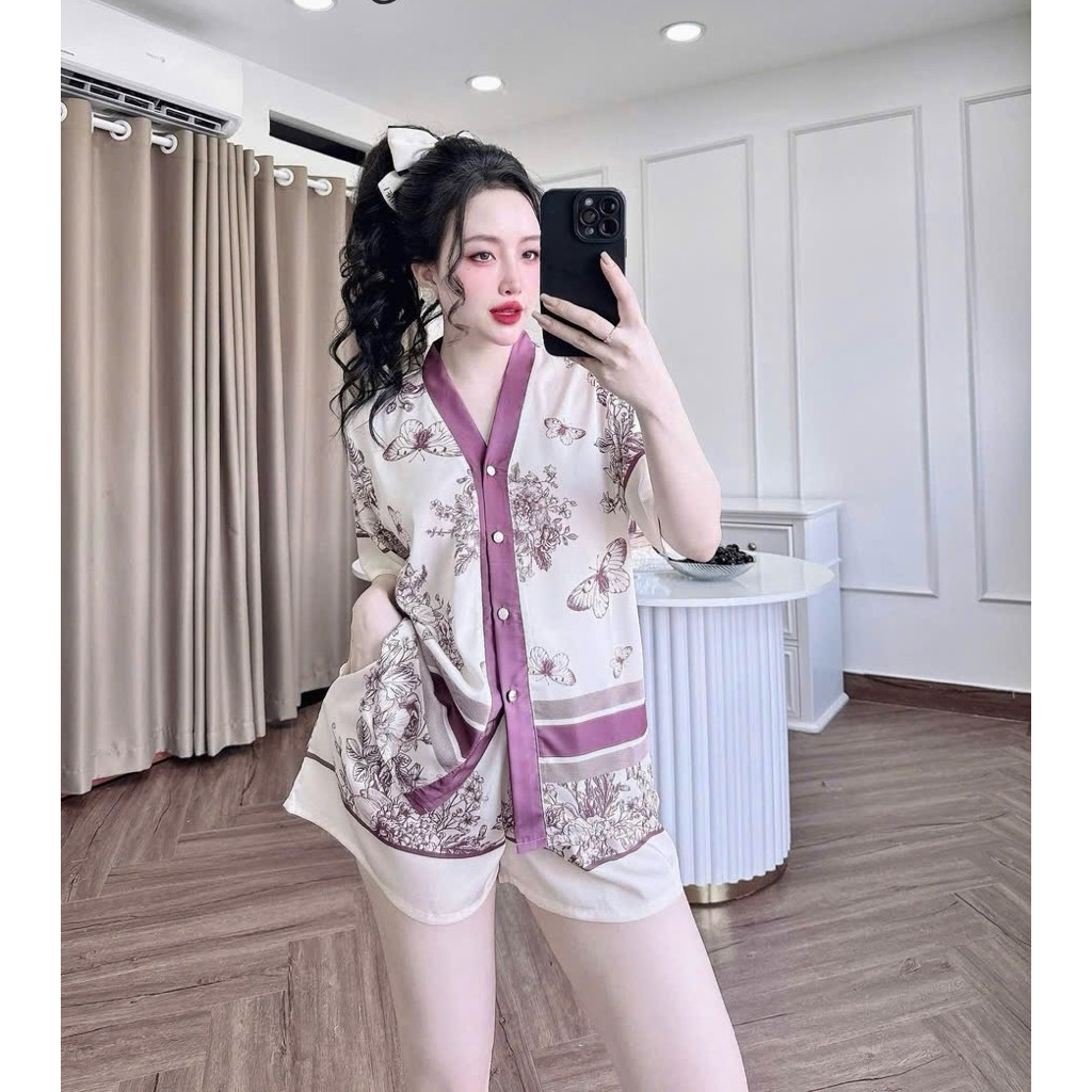 La tin hoa tím đùi