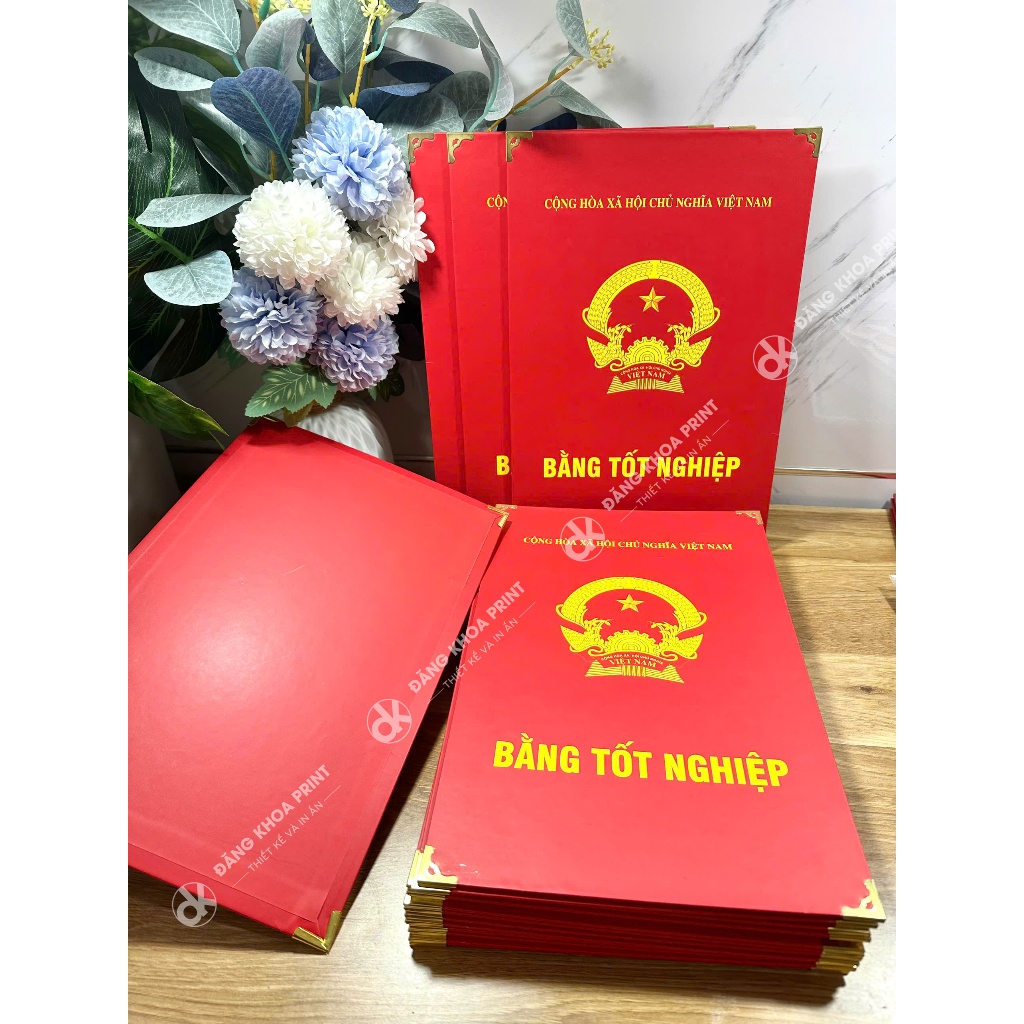 Bìa tốt nghiệp có sẵn làm bằng bìa cứng dùng để chụp kỷ yếu, chụp ảnh cử nhân kích thước A4