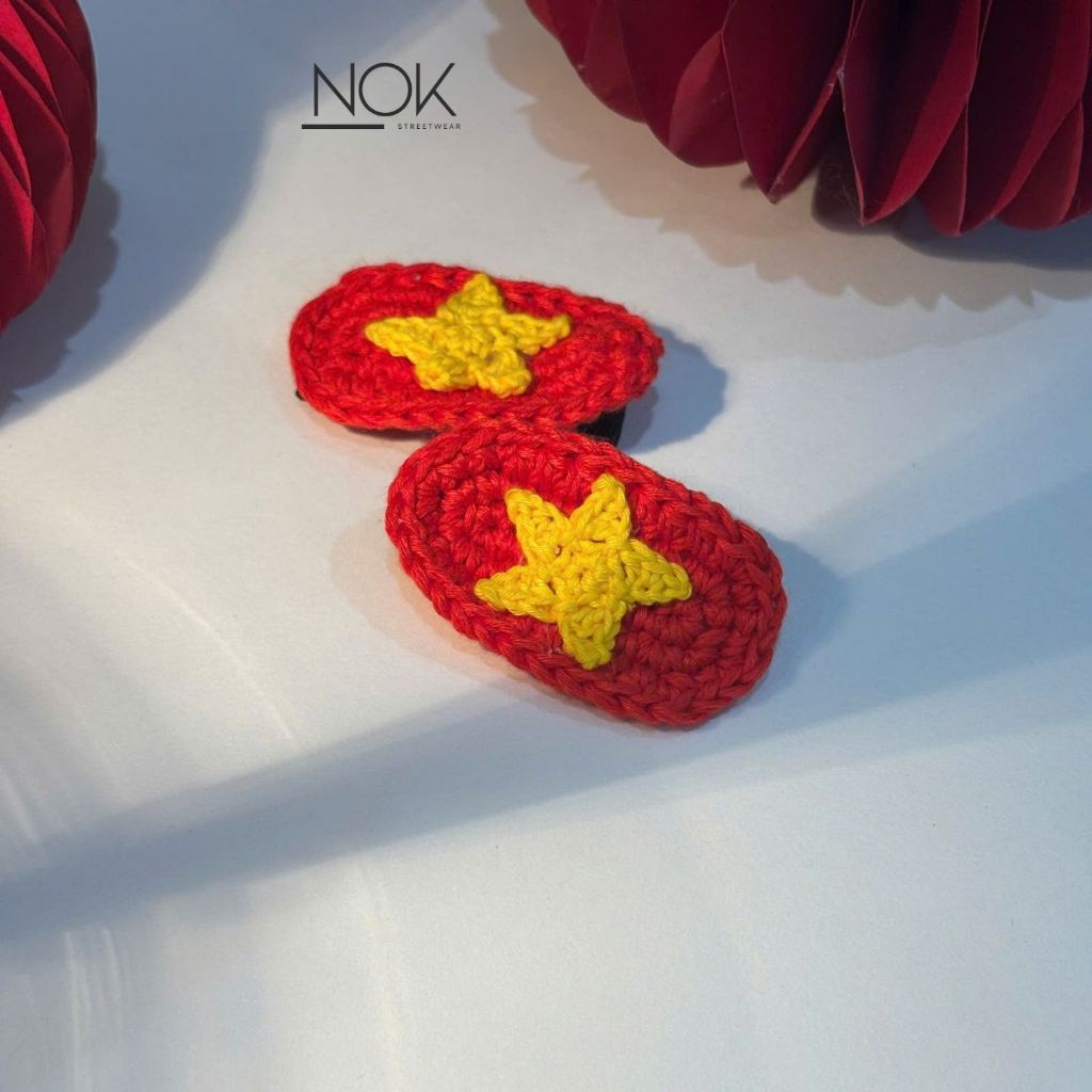 Kẹp tóc handmade cờ đỏ sao vàng Việt Nam, kẹp tóc lá cờ, kẹp tóc len thủ công