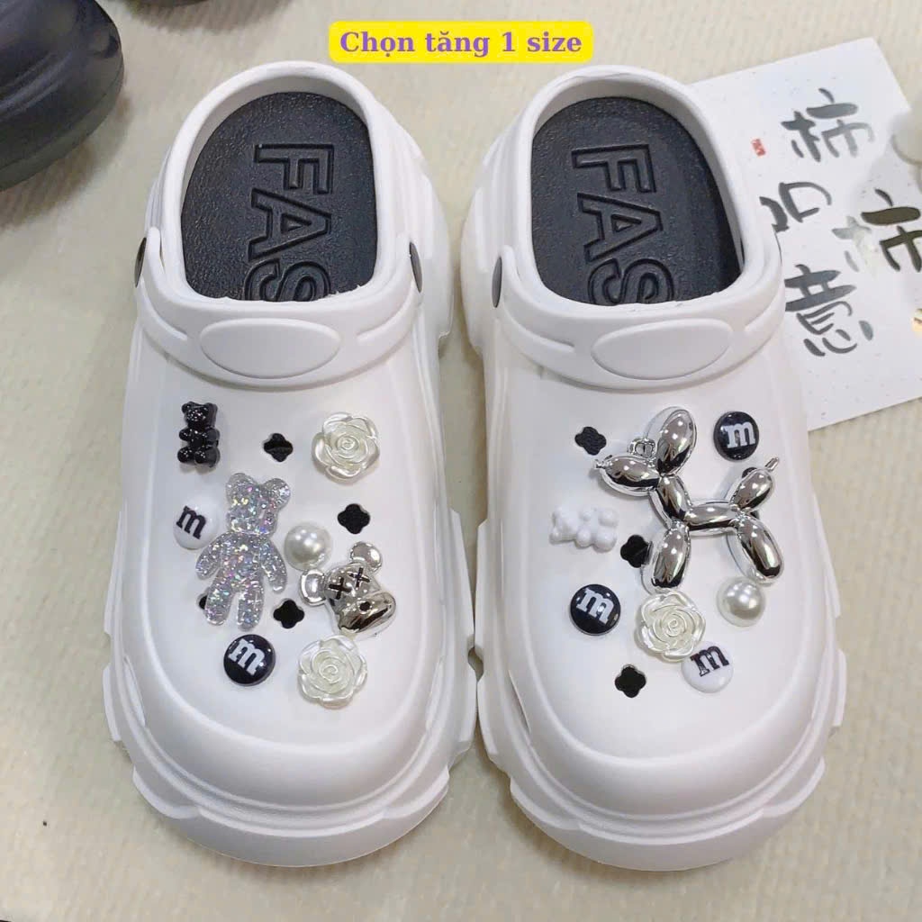 Dép Sục Cross Nữ Độn Đế 7cm Gắn Charm Brick Bạch Kim Cực Sang Chất Liệu EVA Mang Lên Chân Êm Mềm