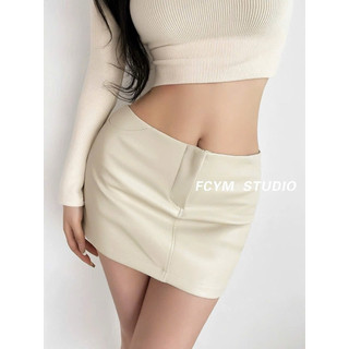 Chân váy da ngắn cạp liền