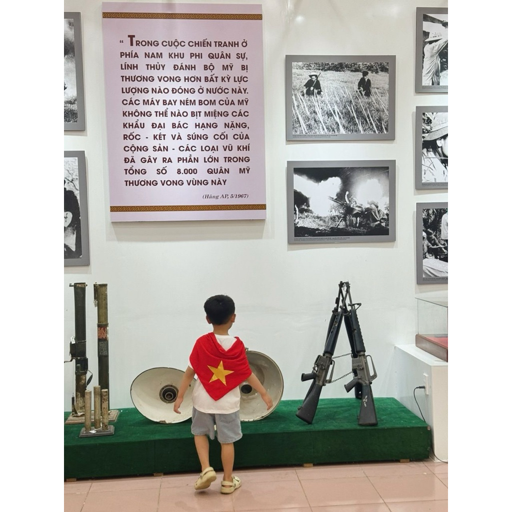 Khăn cờ đỏ sao vàng, khăn cờ tổ quốc, Khăn cờ Việt Nam. (04) ngôi sao nhũ (baby free,size 100cm)trẻ em.