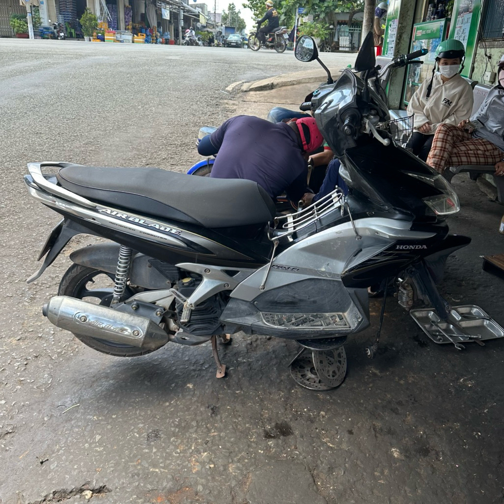 Da yên Honda Air Blade đời đầu kiểu zin (sử dụng kim bọc yên)