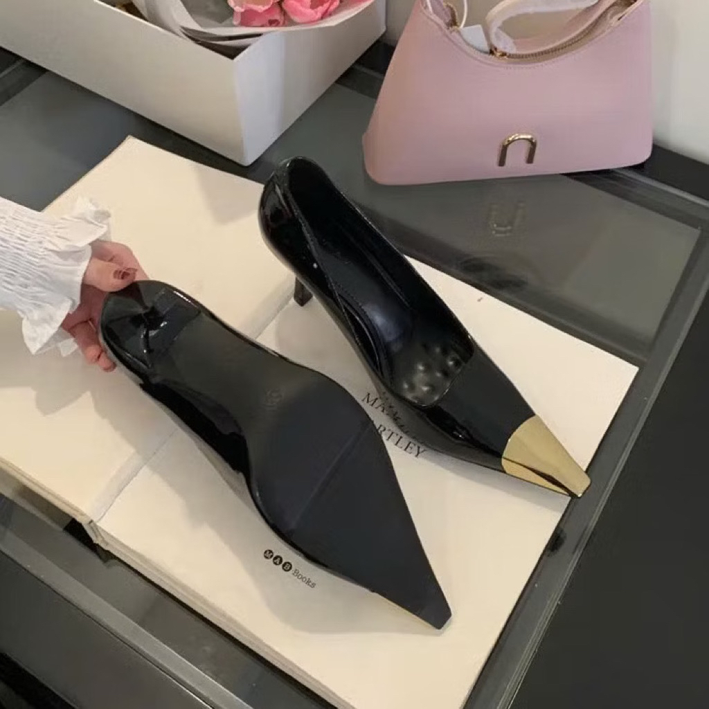 Đầm da lỳ da bóng mũi vàng 11cm