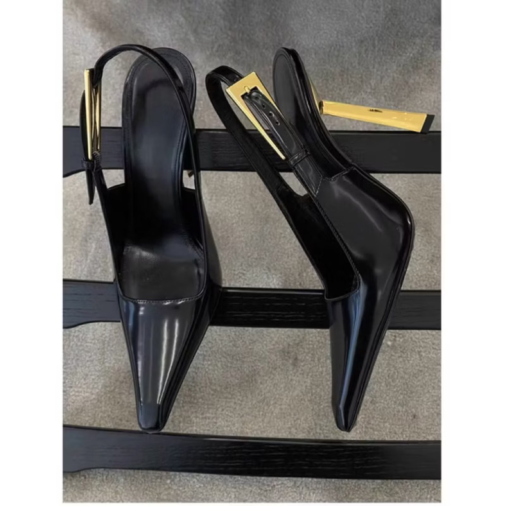 Sandal mũi nhọn da bóng tag vàng