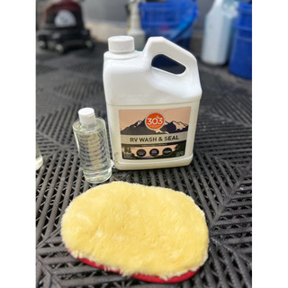 ( CÓ Chiết ) Xà phòng có Ceramic tạo độ bóng cao, bảo vệ xe chống tia UV 30ngày - 303 RV Wash & Seal
