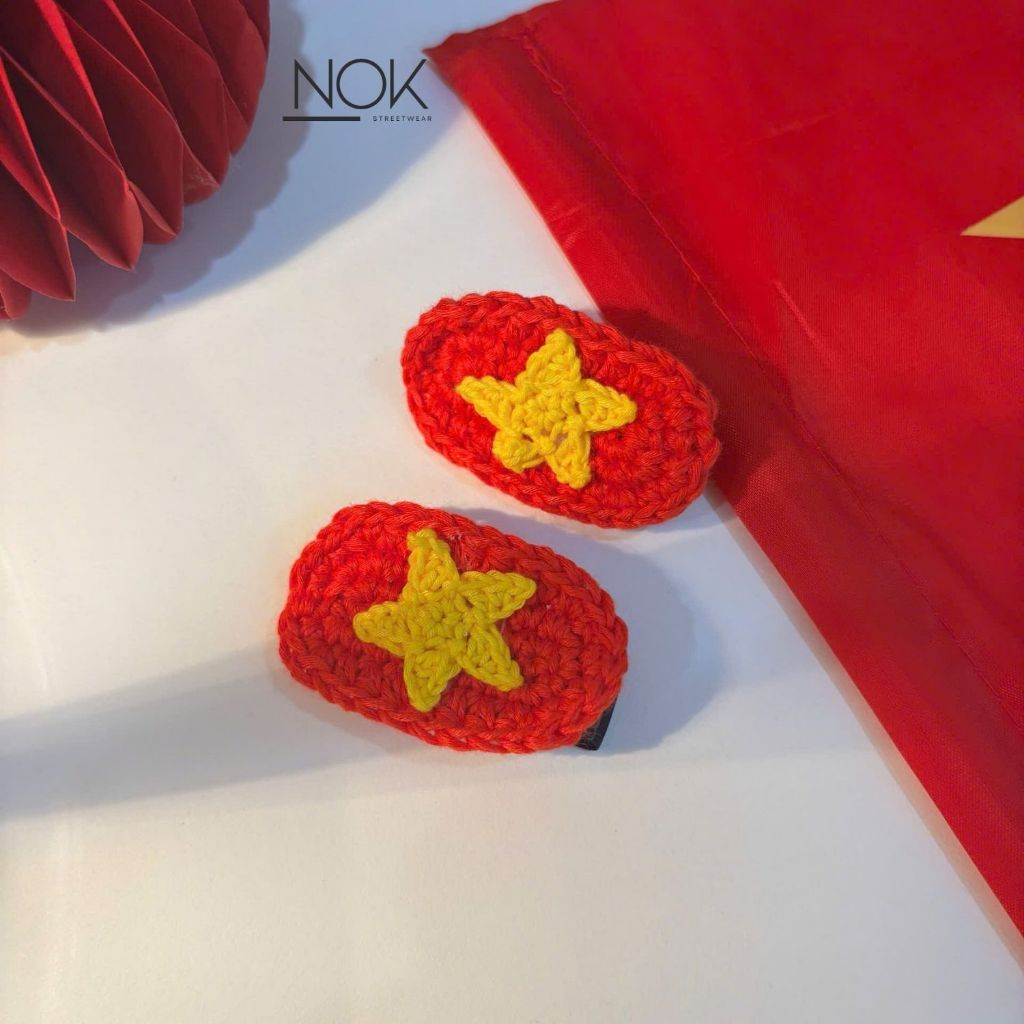 Kẹp tóc handmade cờ đỏ sao vàng Việt Nam, kẹp tóc lá cờ, kẹp tóc len thủ công