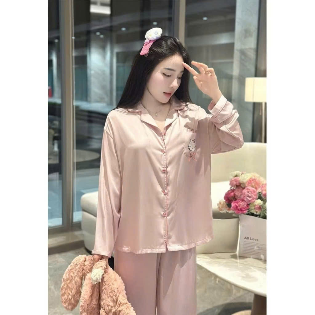 Bộ pyjama lụa, set mặc nhà và dạo phố hello kitty áo dài quần dài màu hồng dễ thương HCOM26407