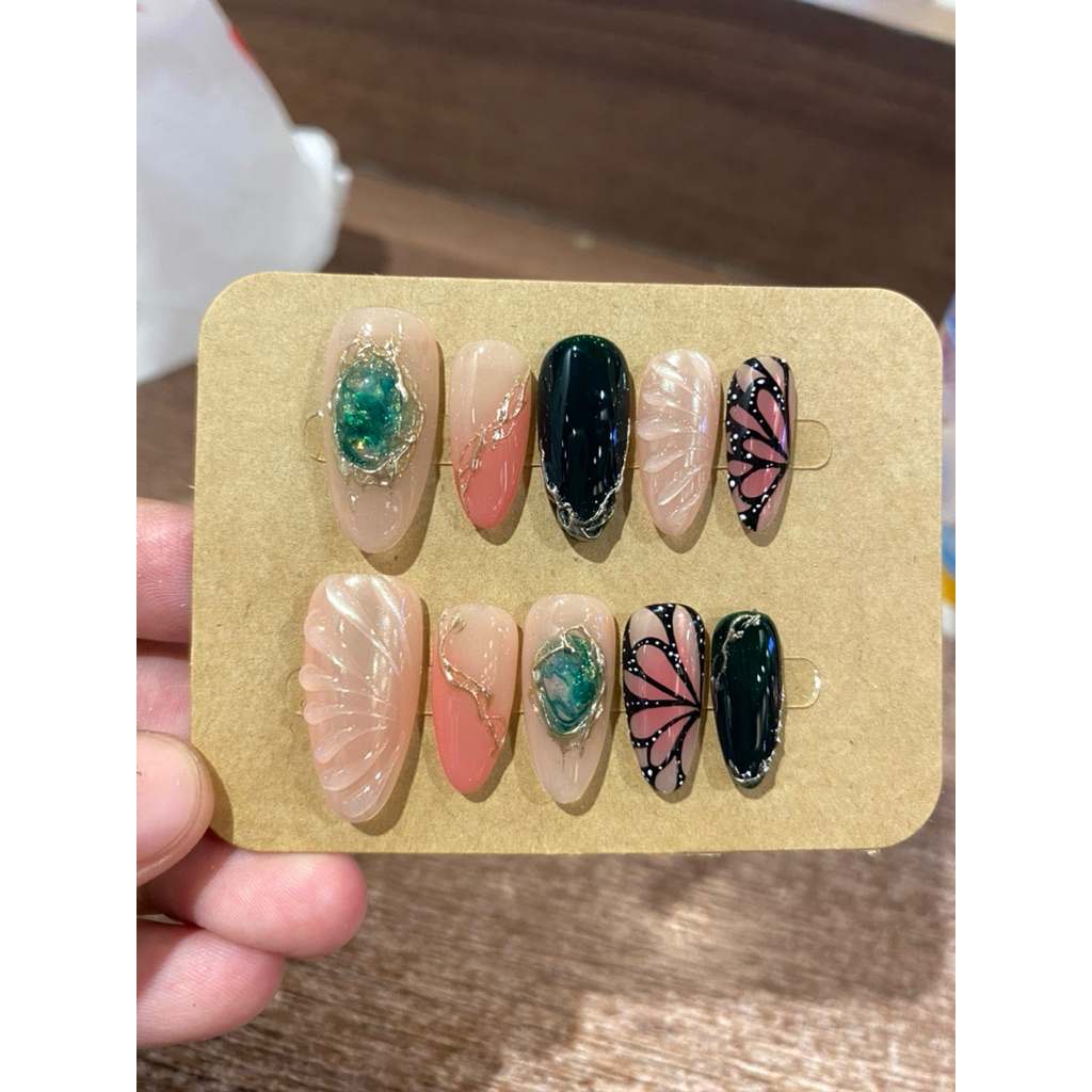 340. nailbox xanh lá đen