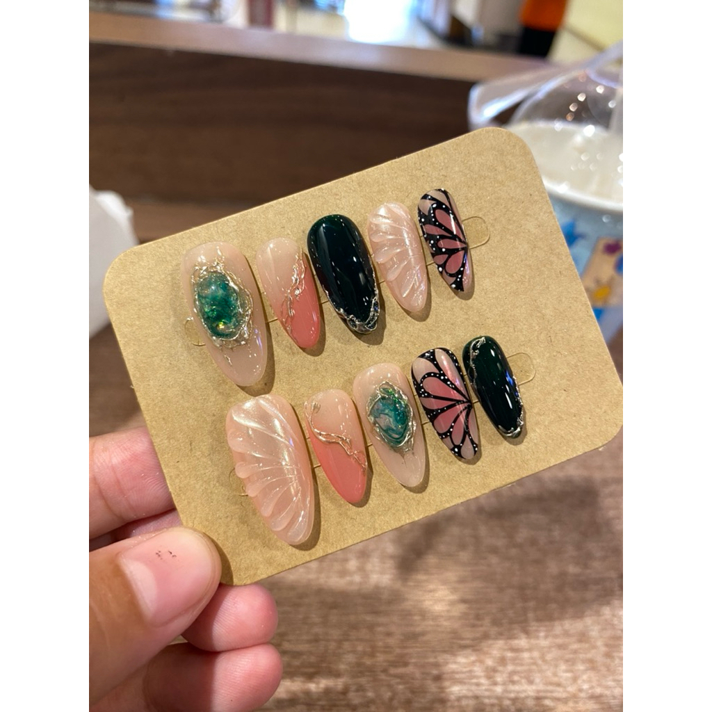 340. nailbox xanh lá đen