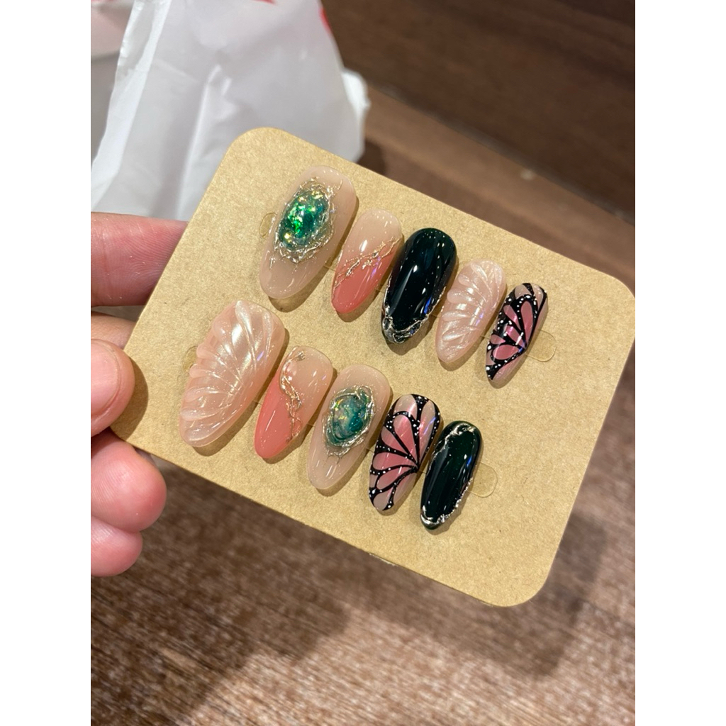 340. nailbox xanh lá đen