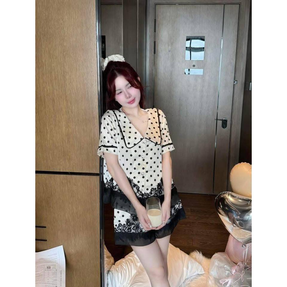 Đồ ngủ, pijama nữ chất lụa latin mềm mại họa tiết chấm bi phối viền bèo xinh xắn mặc nhà thoải mái HCOM26412