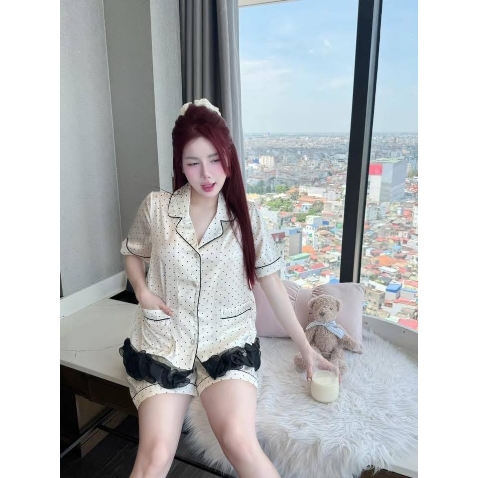 Đồ ngủ lụa, bộ đồ mặc nhà nữ mùa hè cổ vest phối bèo tơ nhún họa tiết chấm bi nhỏ siêu sang HCOM26410