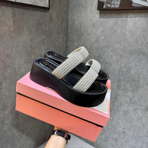 🕶️👠🎒👜…Lê xuồng đá